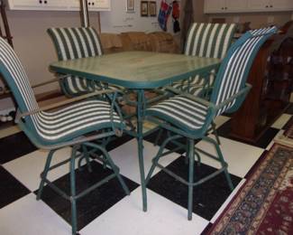 Tall Patio Table w/4 Chairs