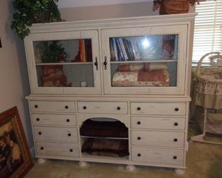 Dresser w/Top Glass Doors w/Shelves