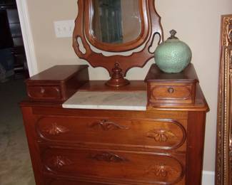 EASTLAKE Dresser w/Mirror & Marble Top