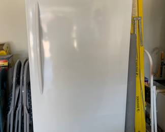 Upright freezer 