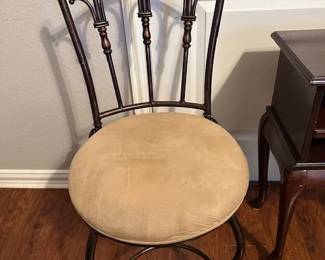 VANITY CHAIR