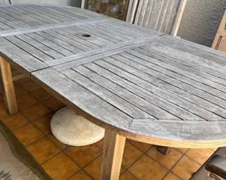 ES patio table