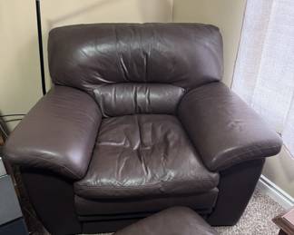 Leather chair w/ottoman