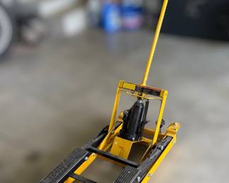 Motorcycle lift