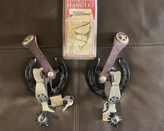 Spur gun hangers
