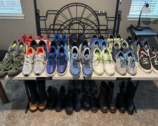 Lots of men's shoes and boots 12-13