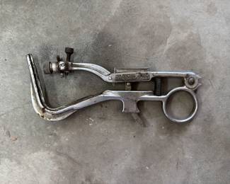 Piston groove cleaner