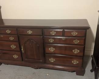 Vintage bedroom dresser, dove tail drawers. Has a tri-fold mirror that mounts on it.