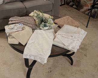 Round and oval table clothes