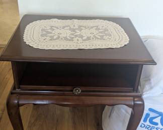 Vintage End Table with slide out shelf