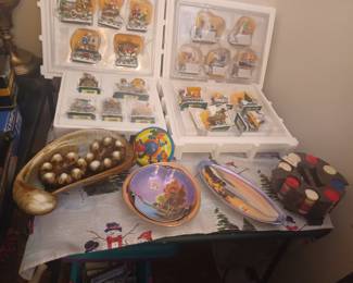 M & M XMAS TRAINS COLLECTORS SETS