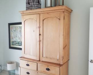 5-drawer cupboard; lanterns