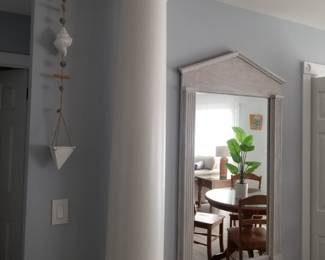 Columns; ceramic mobile; mirror