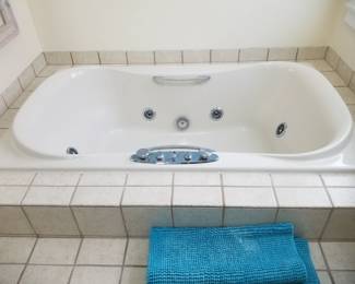 Spa tub