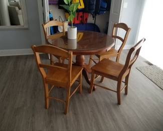 Dining set seats 4
