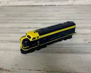 HO Scale Tyco Mantua Santa Fe F9A Diesel Locomotive #4015 – Blue & Yellow Bluebonnet