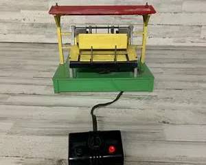  Vintage Lionel No. 362 Barrel Loader Accessory with Remote Control – O Gauge Train Layout