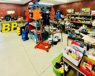 The work shop inside the pole barn 