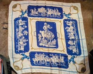 Hermes scarf - small hole