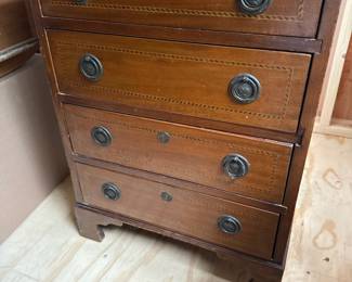 Small Mahogany dresser/Nightstand chest