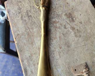 Shoe horn brass