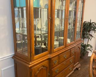 Lighted hutch with 3 drawers and 2 cabinets