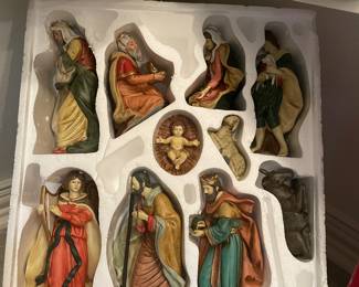 Large nativity with stunning colors 