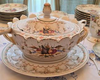 ITALIAN FAIENCE SOUP TOUREEN