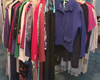 VINTAGE LADIES CLOTHES