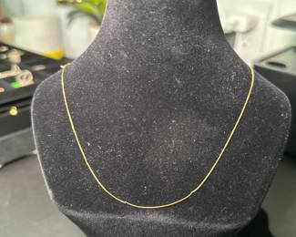 Dainty gold necklace