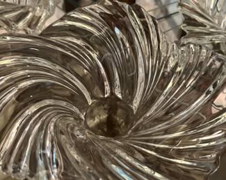 This Crystal Swirl Glass Centerpiece Bowl would be the perfect centerpiece for your Thanksgiving and holidays!