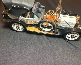 Franklin Mint 1912 Packard Victoria diecast model car. 