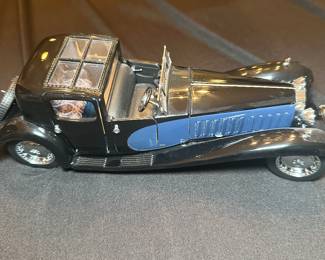 Franklin Mint 1:24 scale diecast model of the 1930 Bugatti Royale Coupe Napoleon