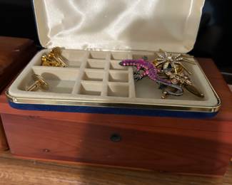 Costume jewelry 