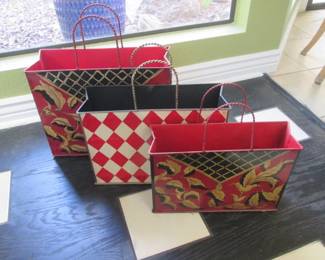 Bold Metal Shopping Bag-Themed Decor