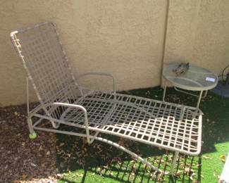 Chaise Lounge & Matching Accent Table                             (Could be Brown Jordan?)