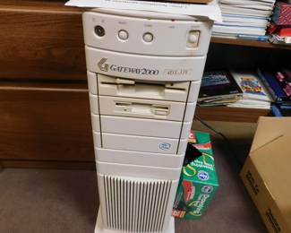 VINTAGE GATEWAY 2000 COMPUTER