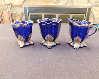 RARE ANTIQUE EAPG NORTHWOOD REGENT LEAF MEDALLIAN BLUE GLASS CREAMER, SPOONER & SUGAR BOWL