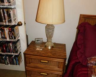 VINTAGE ARMSTRONG FIRST FAMILY NIGHT STAND & LAMP