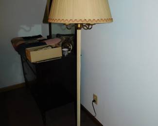 VINTAGE FLOOR LAMP