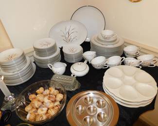 LOVELY FINE CHINA "NINON" 83 PIECES