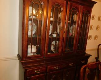 MAHOGANY LIGHTED CHINA CABINET BY WILLIAMS FURNITURE CO.