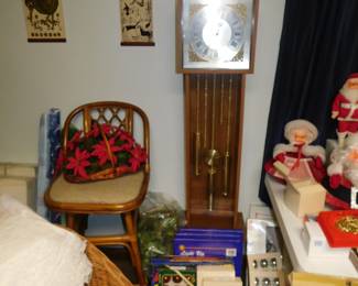 VINTAGE GRANDMOTHER CLOCK