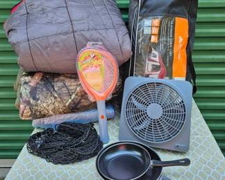 05 Lets Go Camping 3 Room 10 Person Cabin Tent 20x10 2 Sleeping Bags Battery Operated Fan More