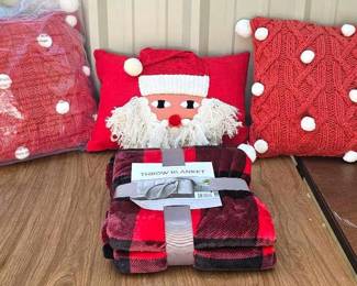 Christmas In July 1 Pillows Blanket