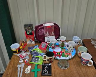 Christmas In July 8 Rubbermaid Party Platter Ornaments Mugs Vintage Coasters