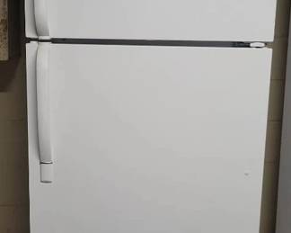 FRIGIDAIRE Refrigerator