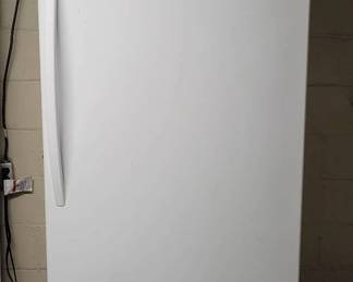 WHIRLPOOL 18cu ft Upright Freezer 