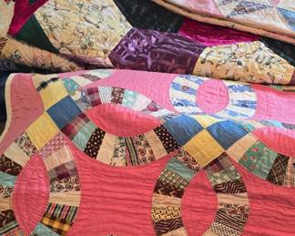 Heavily quilted double wedding ring pattern
