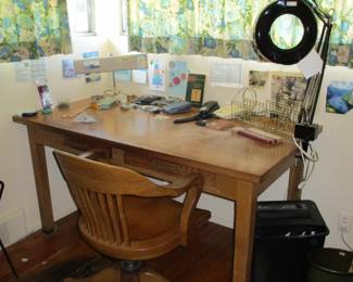 another office desk / 4 leg chair 